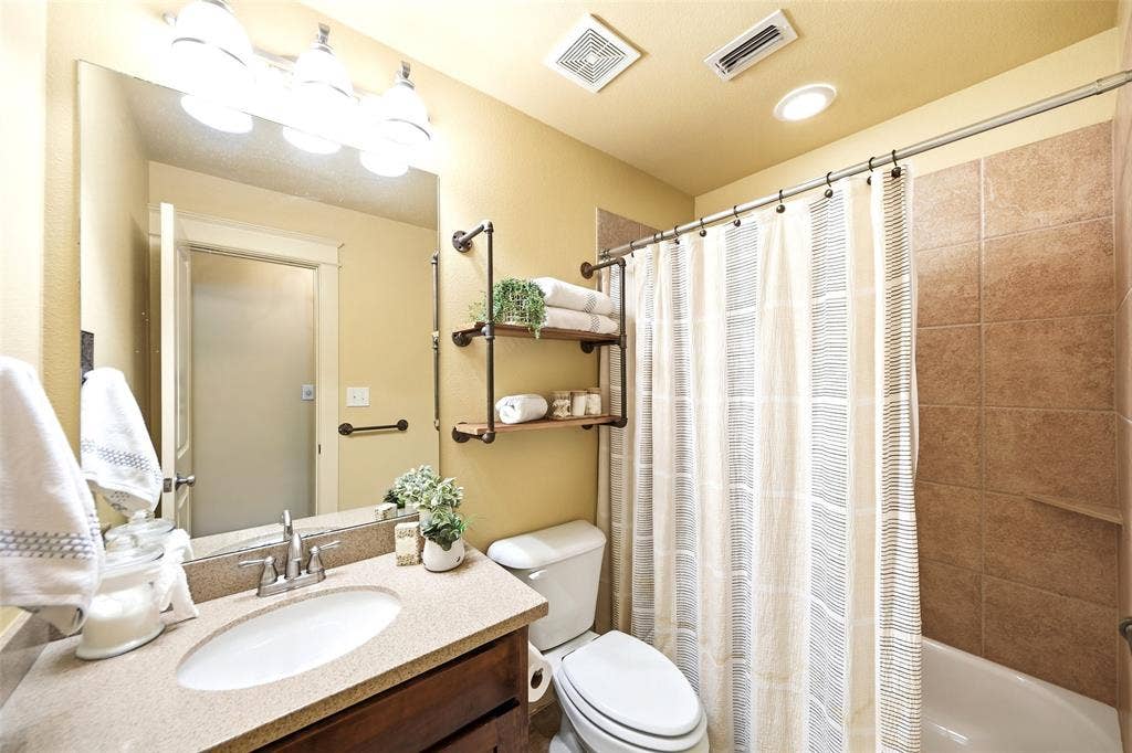 7205 Darrow Drive, McKinney, TX 75071 7205 Darrow Drive, McKinney, TX 75071