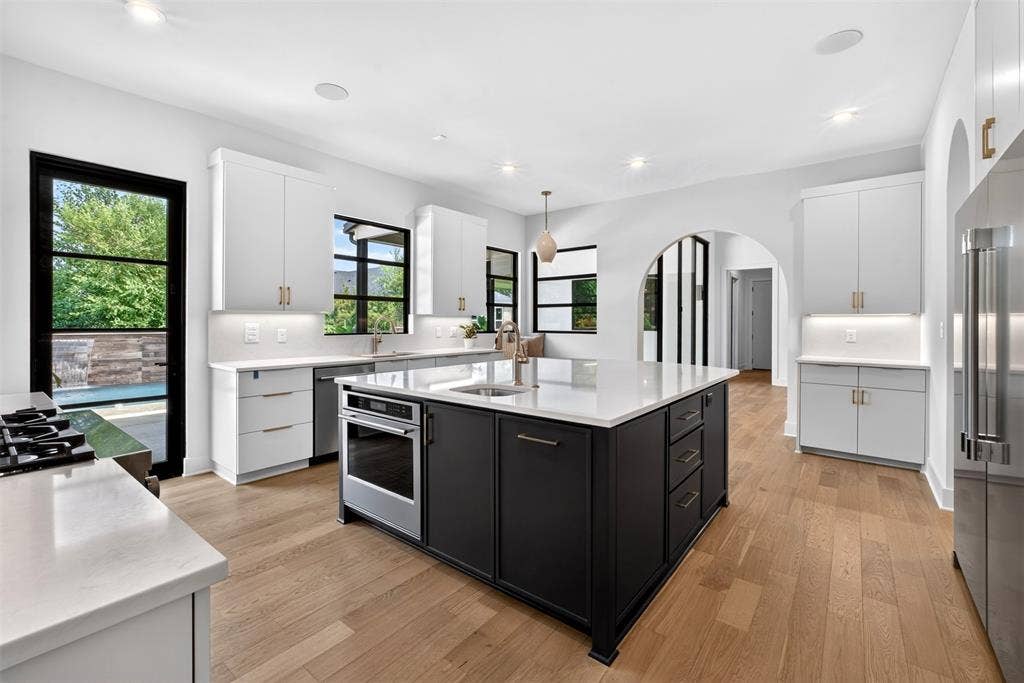 7607 Lakeside Lane, Tyler, TX 75703 7607 Lakeside Lane, Tyler, TX 75703
