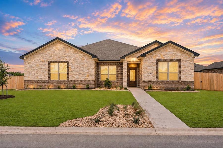 Property photo for 126 Lasso Loop, Lorena, TX
