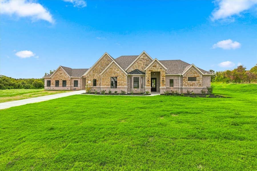 Property photo for 1005 Andy Ranch Court, Azle, TX