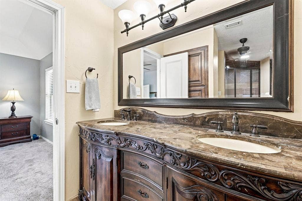 11513 Ridgeview Circle, Fort Worth, TX 76244