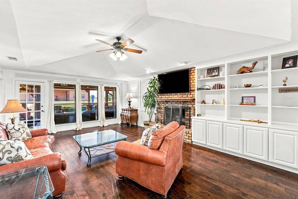 11513 Ridgeview Circle, Fort Worth, TX 76244