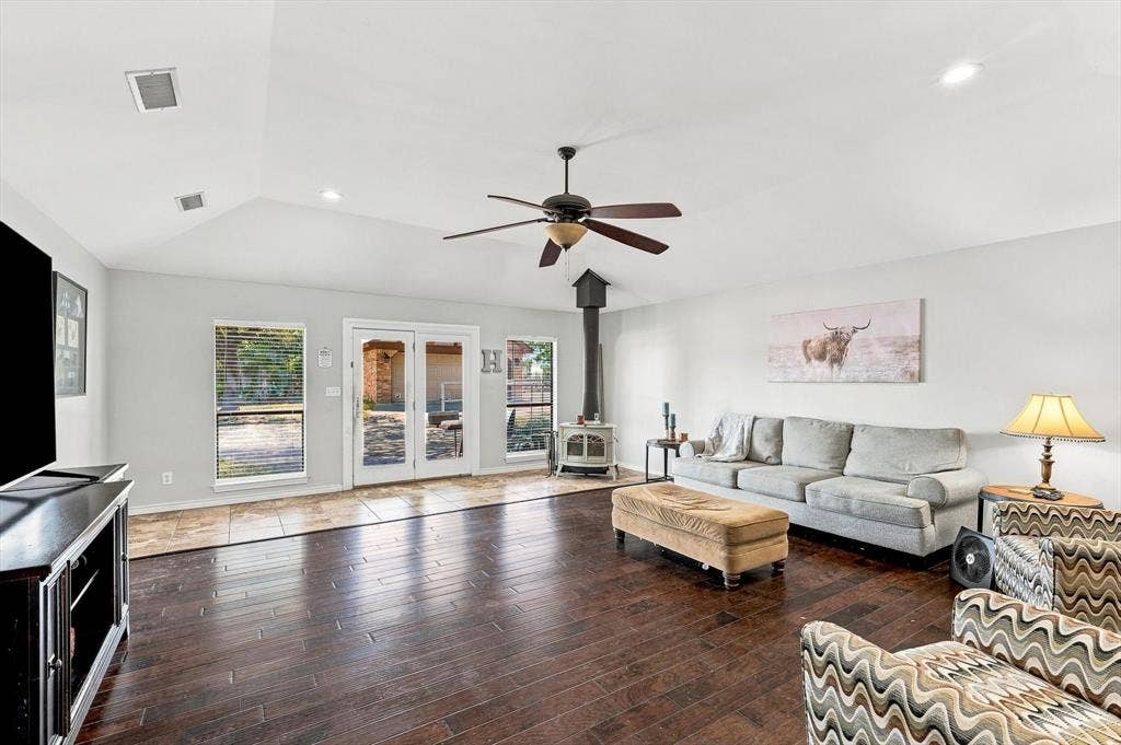 11513 Ridgeview Circle, Fort Worth, TX 76244