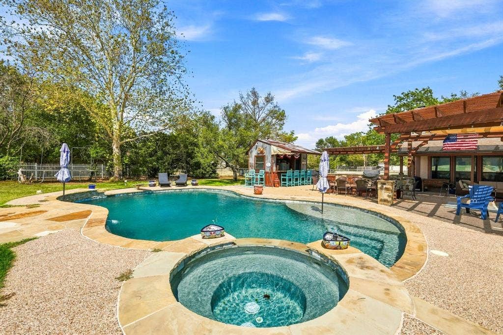 11513 Ridgeview Circle, Fort Worth, TX 76244