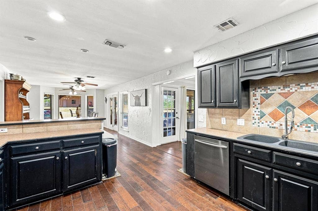 11513 Ridgeview Circle, Fort Worth, TX 76244