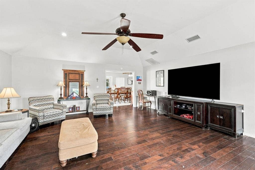 11513 Ridgeview Circle, Fort Worth, TX 76244