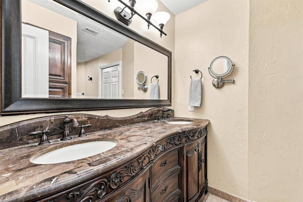 11513 Ridgeview Circle, Fort Worth, TX 76244