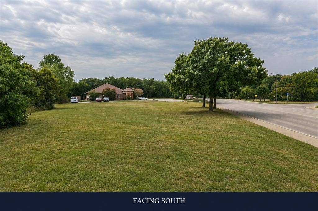 525 Westpark Way, Euless, TX 76040 525 Westpark Way, Euless, TX 76040