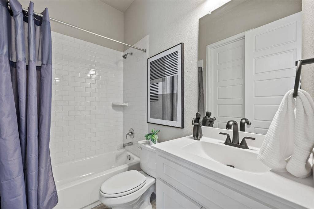 3857 Mashpee Street, Frisco, TX 75034 3857 Mashpee Street, Frisco, TX 75034