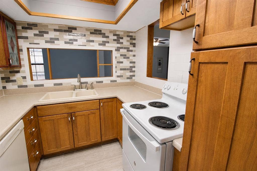 730 Valiant Circle, Garland, TX 75043 730 Valiant Circle, Garland, TX 75043