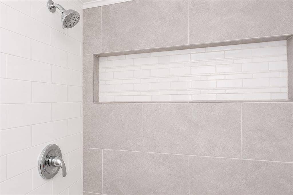 730 Valiant Circle, Garland, TX 75043 SECONDARY BATH