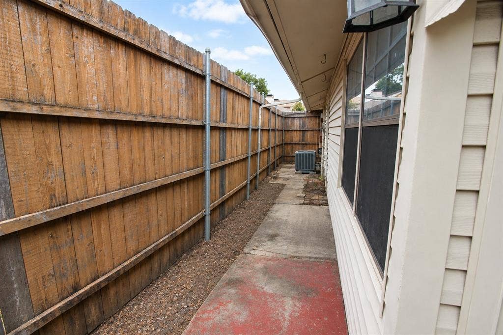 730 Valiant Circle, Garland, TX 75043 REAR YARD