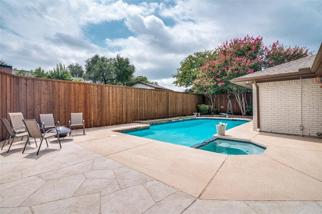 3632 Candelaria Drive, Plano, TX 75023 Swimming pool with integrated spa, expansive concrete patio, and privacy fencing