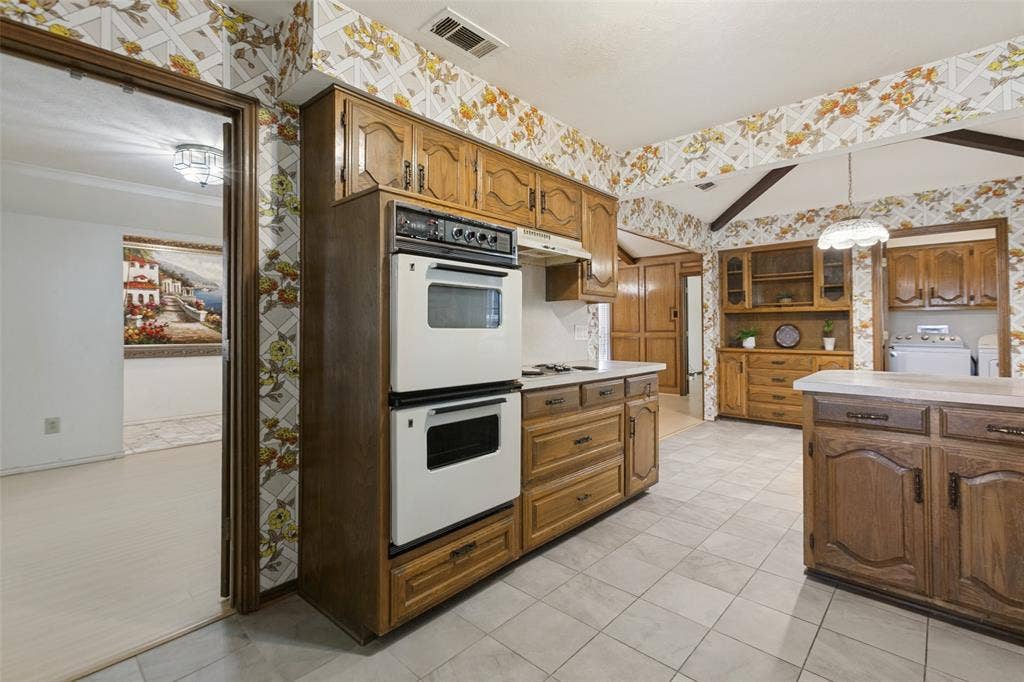 1700 Mayflower Drive, Richardson, TX 75081 Double ovens - Door to formal dining and entry.