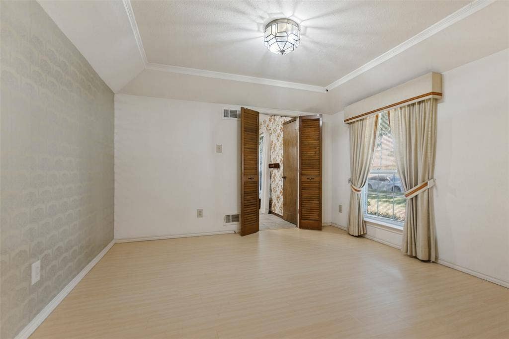 1700 Mayflower Drive, Richardson, TX 75081 Formal dining off of the entry. Door to kitchen.