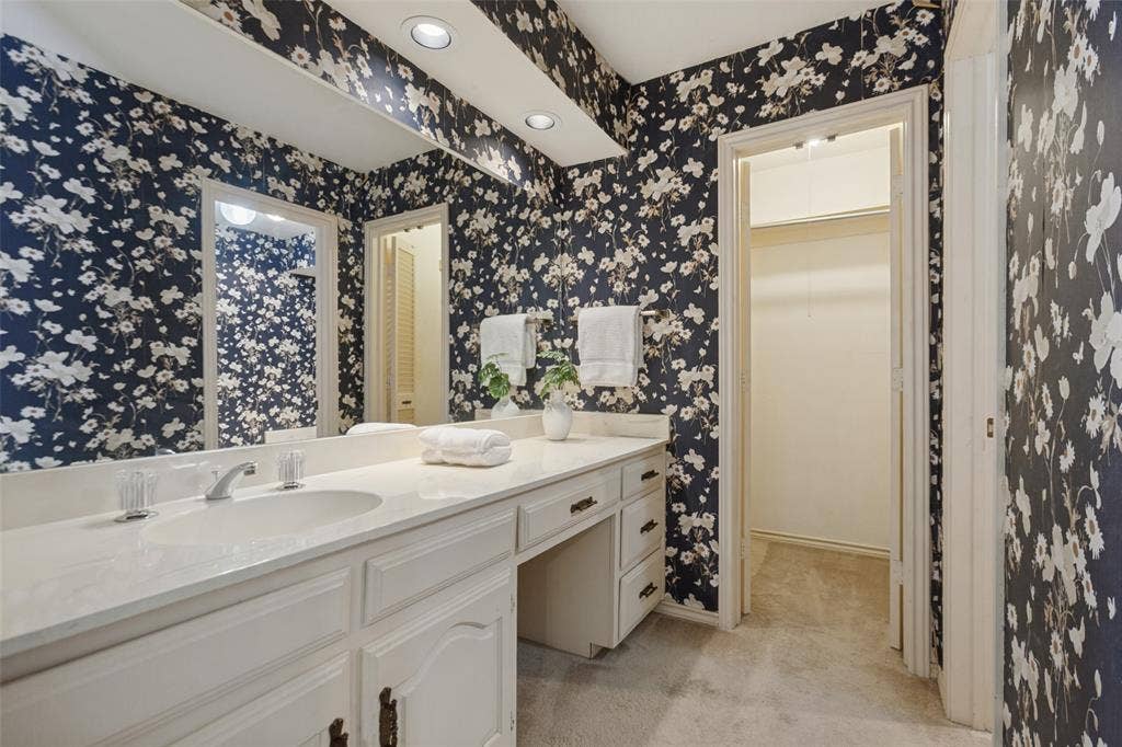 1700 Mayflower Drive, Richardson, TX 75081 Vanity & make-up area