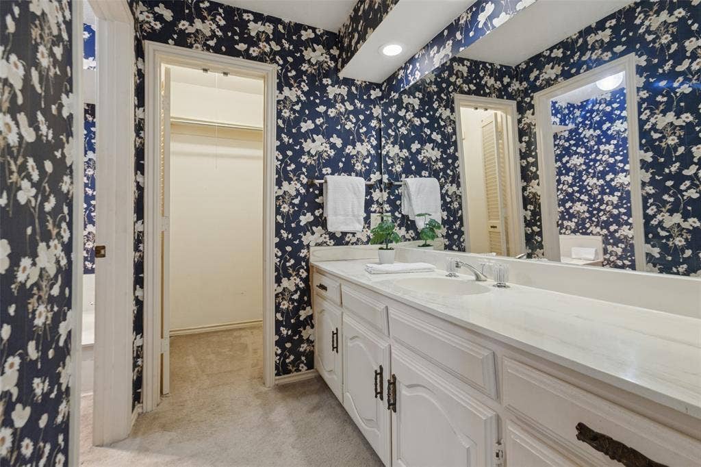 1700 Mayflower Drive, Richardson, TX 75081 Vanity & WIC