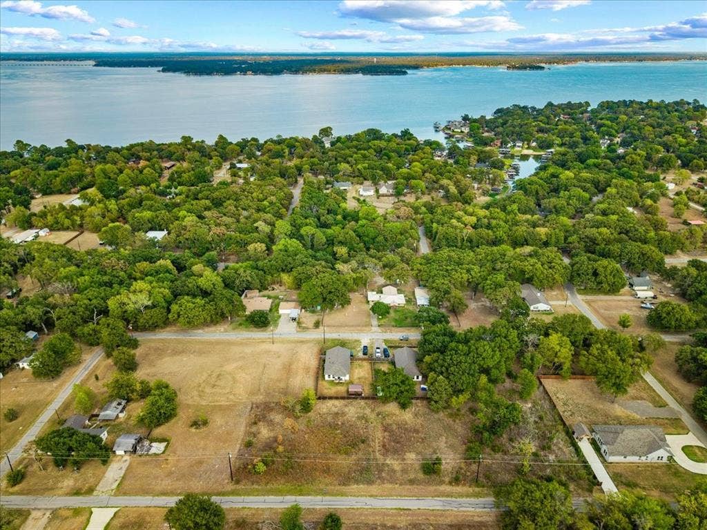 1045 Midway Road, Tool, TX 75143 1045 Midway Road, Tool, TX 75143