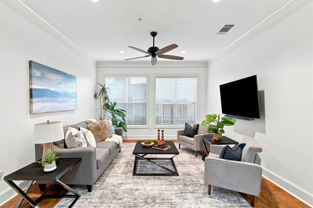 3303 Blackburn Street, #306, Dallas, TX 75204 Bright, open living room featuring hardwood flooring, recessed ceiling lighting, and a ceiling fan