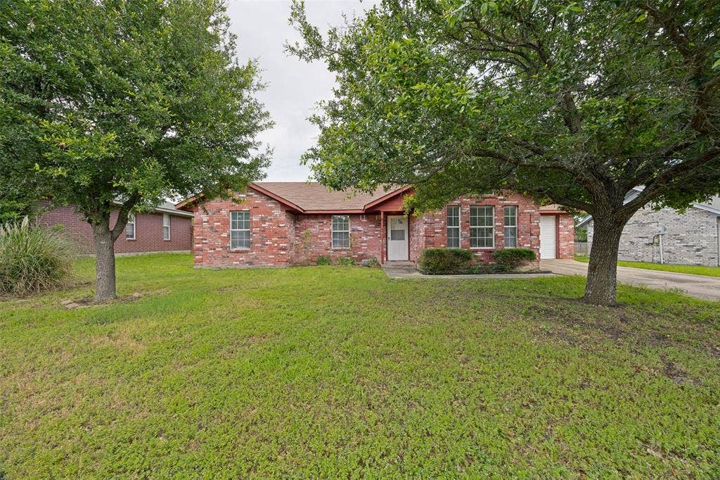 1009 Enlow Circle, Commerce, TX 75428 1009 Enlow Circle, Commerce, TX 75428