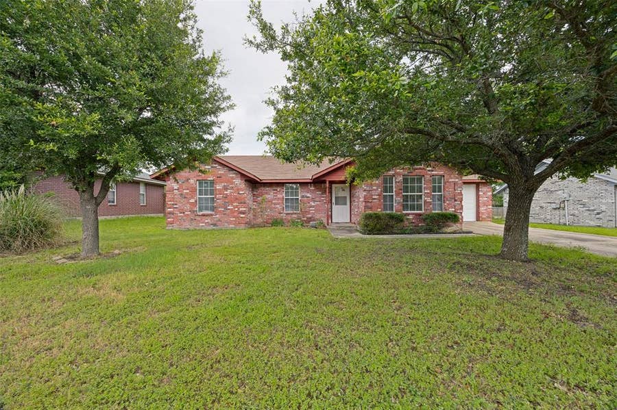 Property photo for 1009 Enlow Circle, Commerce, TX