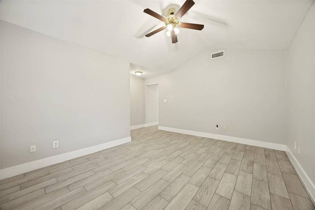 1009 Enlow Circle, Commerce, TX 75428 1009 Enlow Circle, Commerce, TX 75428
