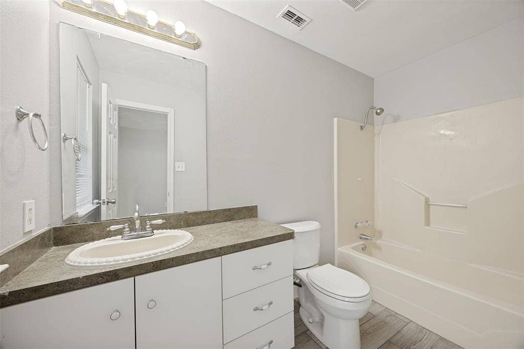 1009 Enlow Circle, Commerce, TX 75428 1009 Enlow Circle, Commerce, TX 75428