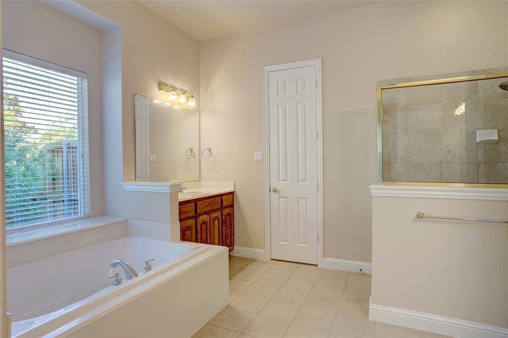 3605 Smoothstone Drive, Plano, TX 75074 3605 Smoothstone Drive, Plano, TX 75074