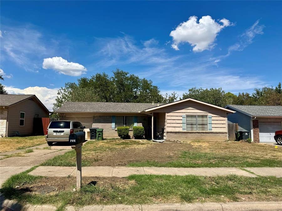 Property photo for 423 E Lavender Lane, Arlington, TX
