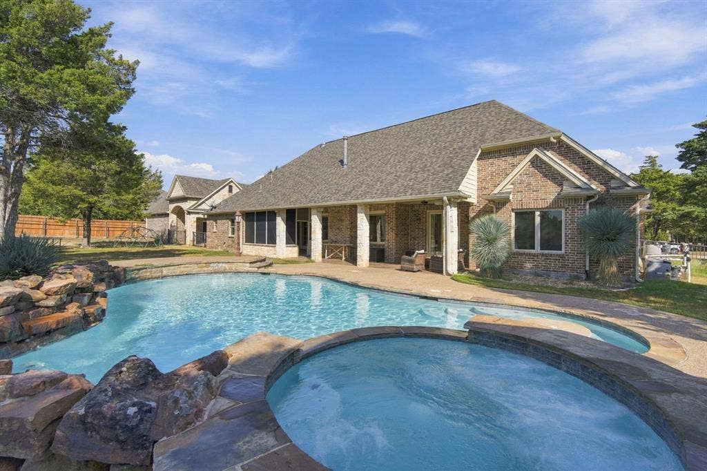 4050 Wisteria Trail, Midlothian, TX 76065 4050 Wisteria Trail, Midlothian, TX 76065