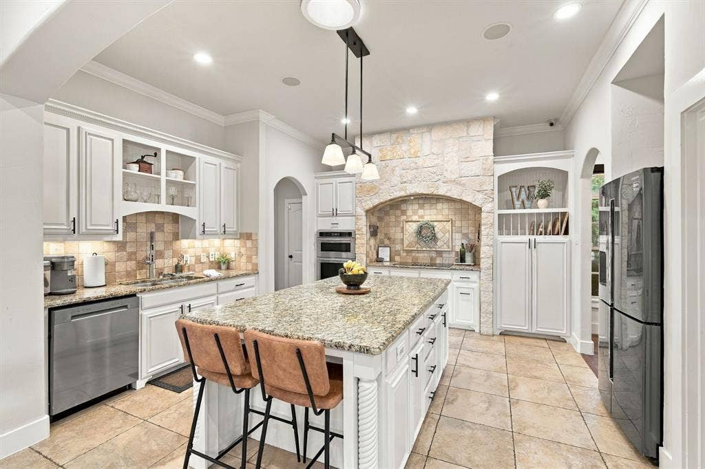 4050 Wisteria Trail, Midlothian, TX 76065 4050 Wisteria Trail, Midlothian, TX 76065