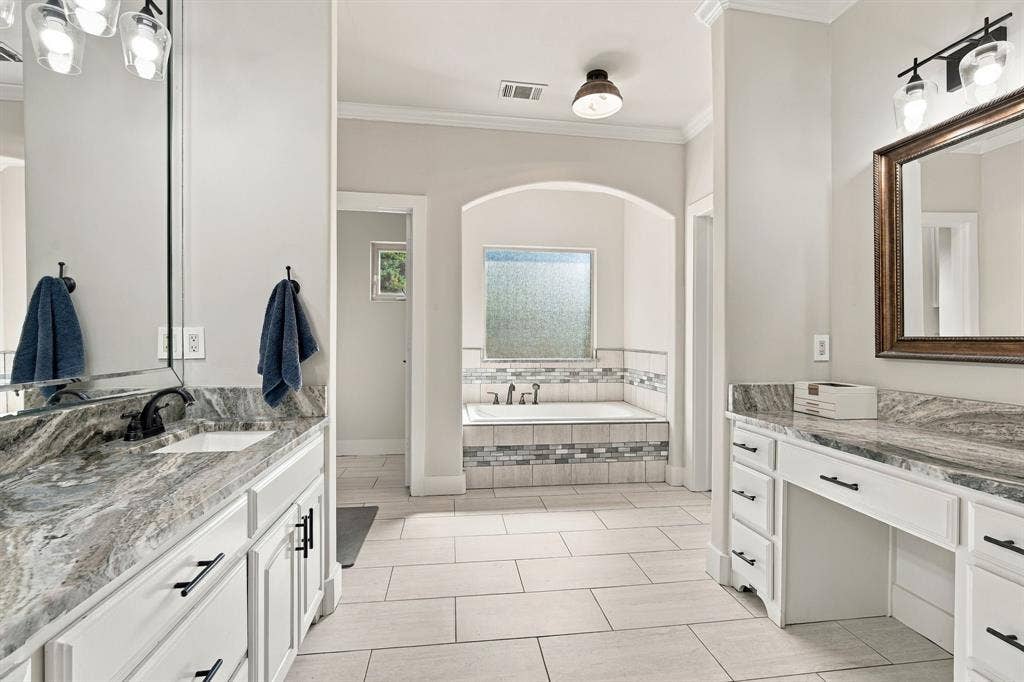 4050 Wisteria Trail, Midlothian, TX 76065 4050 Wisteria Trail, Midlothian, TX 76065