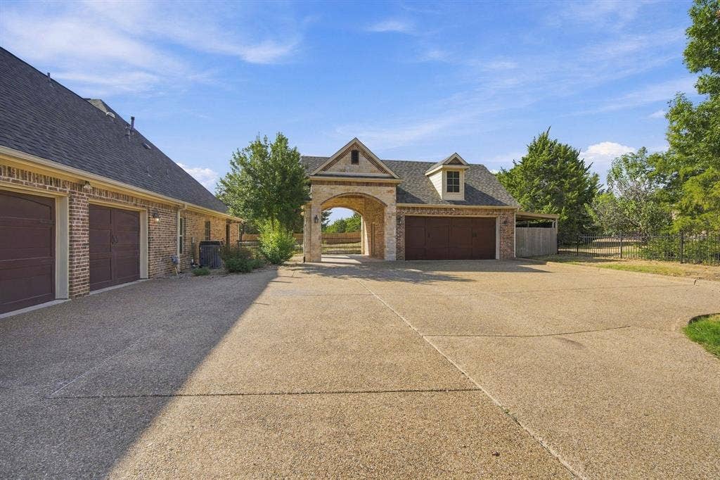 4050 Wisteria Trail, Midlothian, TX 76065 Attached and Detached 2 car garages