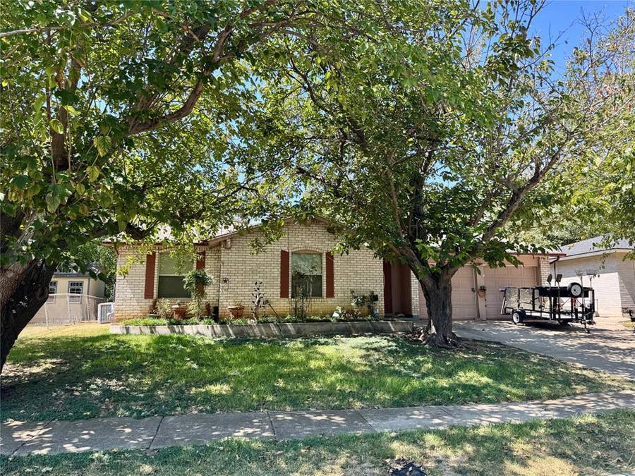 Property photo for 2602 Cottonwood Street, Arlington, TX
