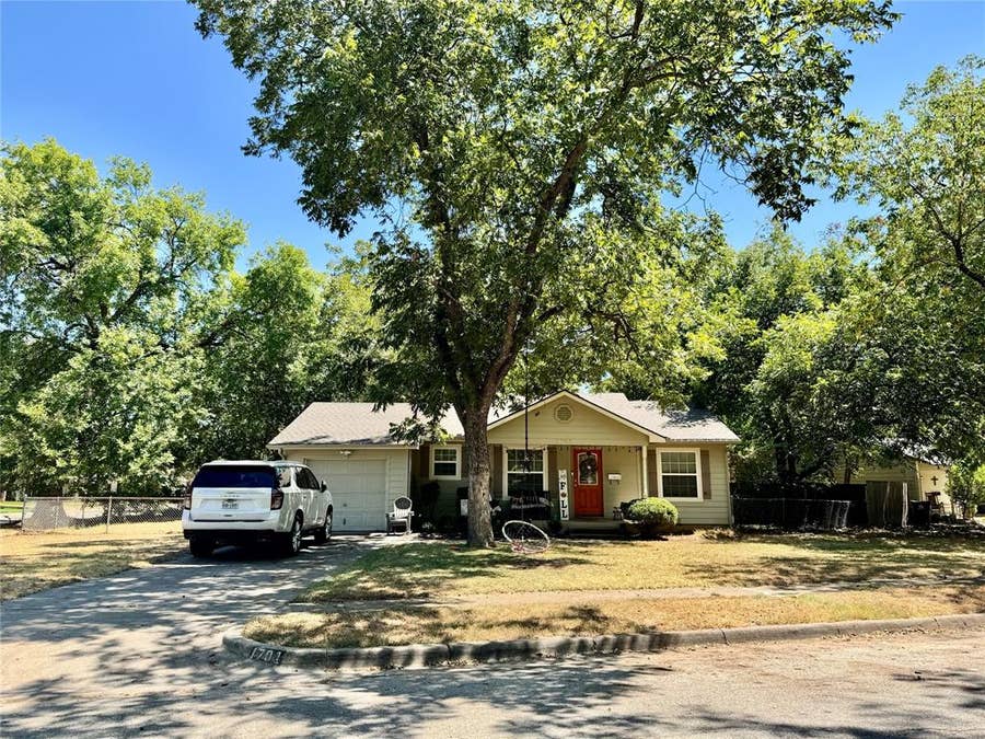 Property photo for 1701 Stewart Drive, Arlington, TX