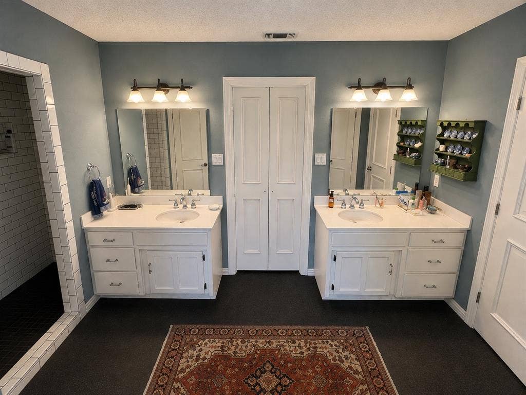 2858 Cresthaven Drive, Grapevine, TX 76051 2858 Cresthaven Drive, Grapevine, TX 76051