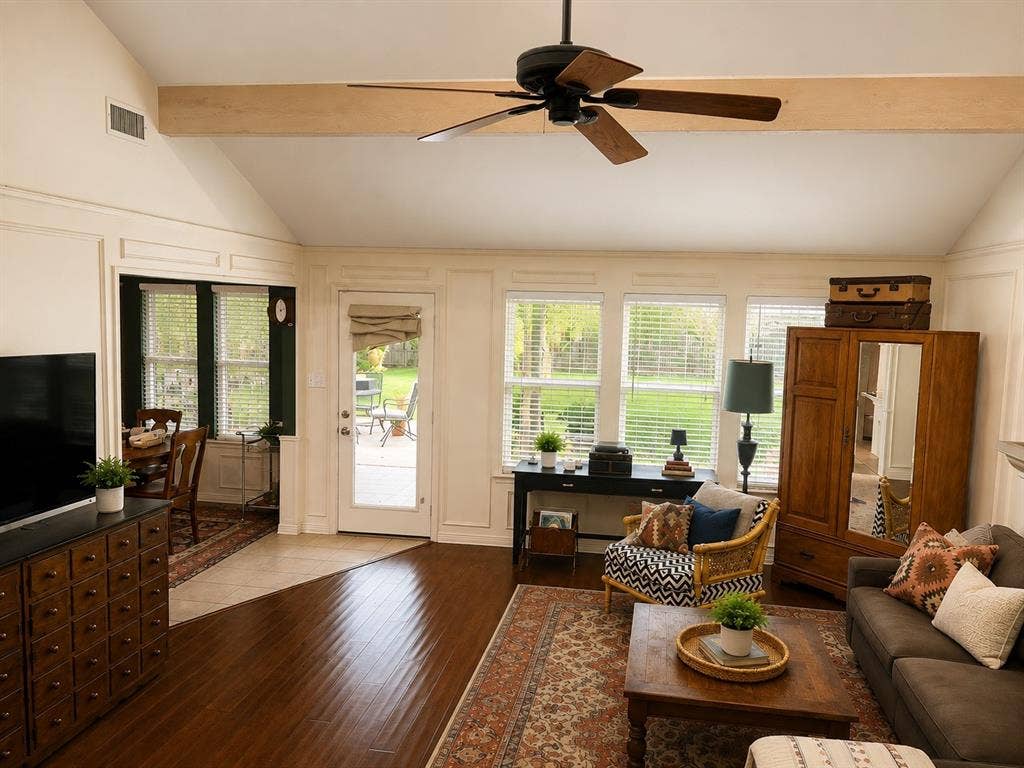 2858 Cresthaven Drive, Grapevine, TX 76051 2858 Cresthaven Drive, Grapevine, TX 76051
