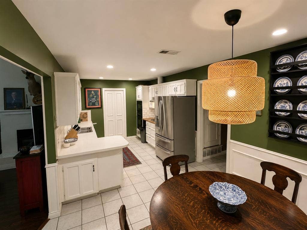 2858 Cresthaven Drive, Grapevine, TX 76051 2858 Cresthaven Drive, Grapevine, TX 76051