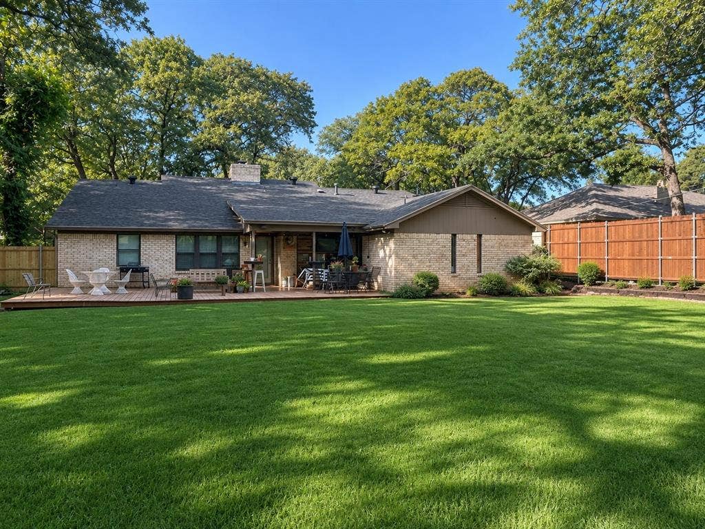 2858 Cresthaven Drive, Grapevine, TX 76051 2858 Cresthaven Drive, Grapevine, TX 76051