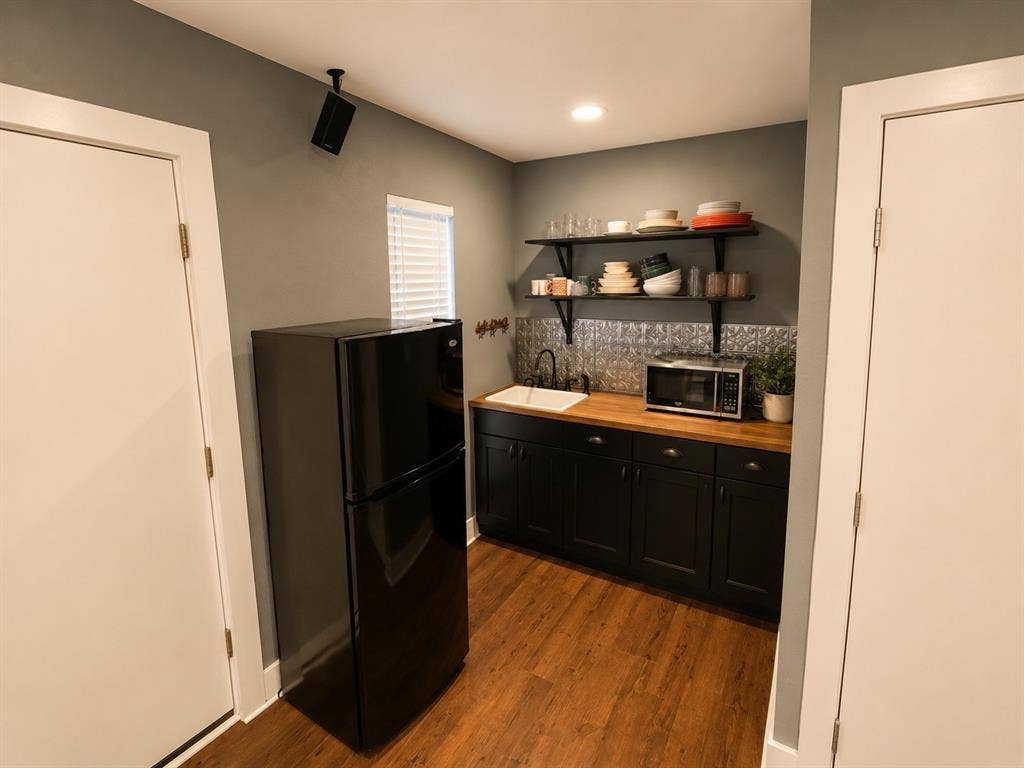 2858 Cresthaven Drive, Grapevine, TX 76051 2858 Cresthaven Drive, Grapevine, TX 76051