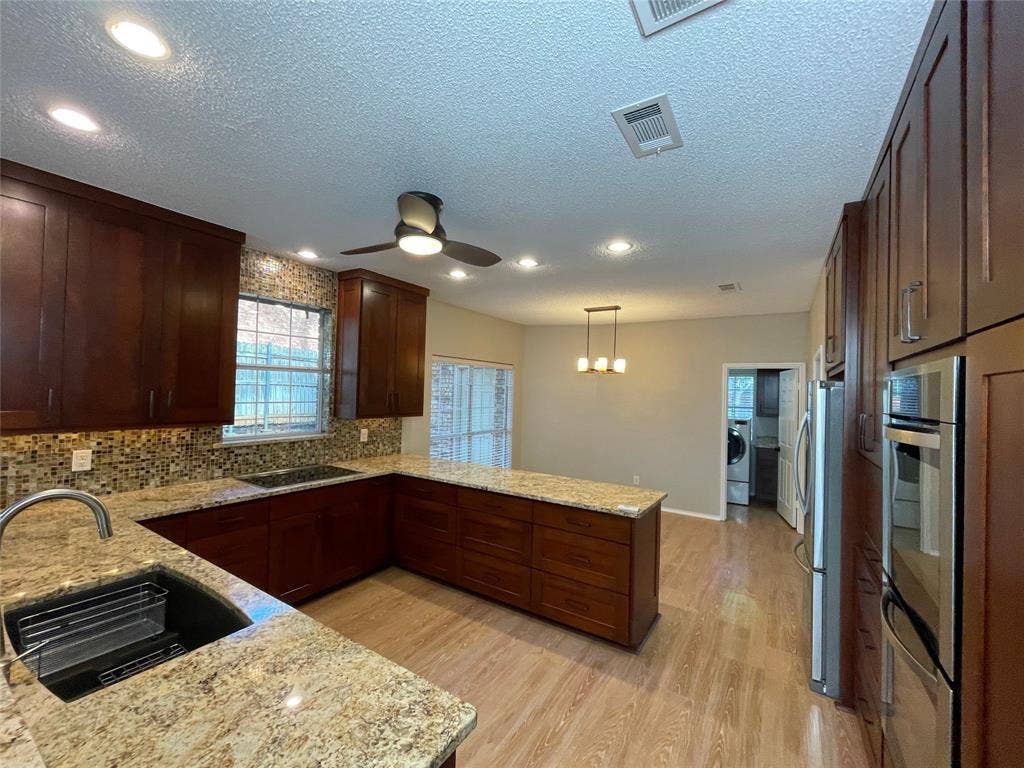 1818 Haydenbend Circle, Grapevine, TX 76051 1818 Haydenbend Circle, Grapevine, TX 76051