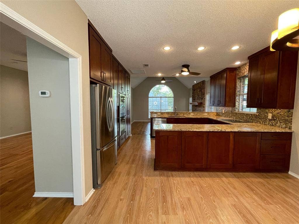 1818 Haydenbend Circle, Grapevine, TX 76051 1818 Haydenbend Circle, Grapevine, TX 76051