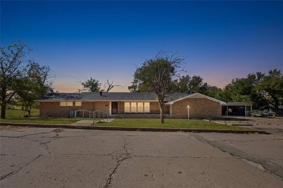 Property photo for 1011 E Connell Street, Breckenridge, TX
