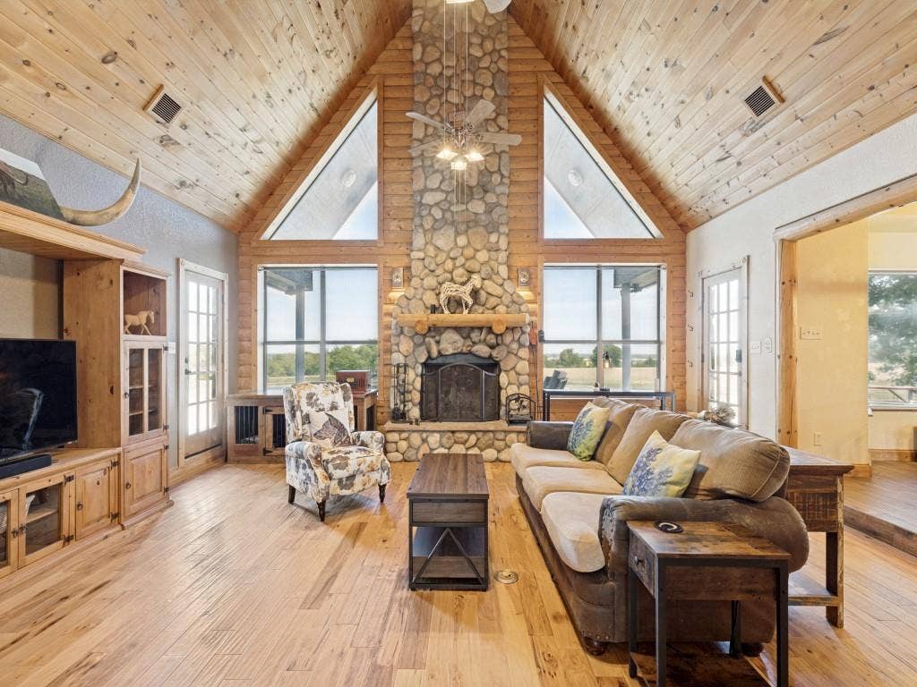 1240 Union Hill Road, Ennis, TX 75119 1240 Union Hill Road, Ennis, TX 75119