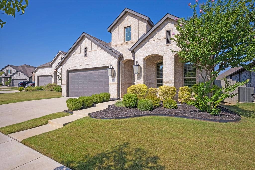 817 Nuthatch Court, Argyle, TX 76226
