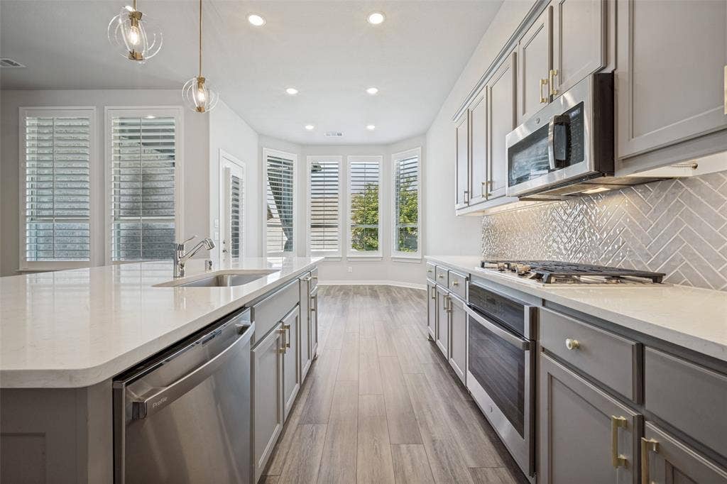 817 Nuthatch Court, Argyle, TX 76226