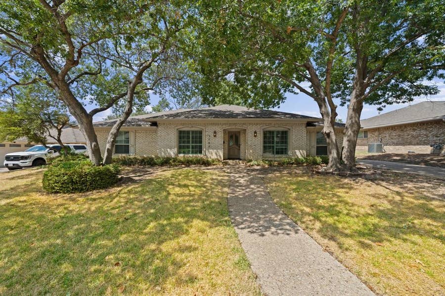 Property photo for 2702 Wagonwheel Drive, Carrollton, TX