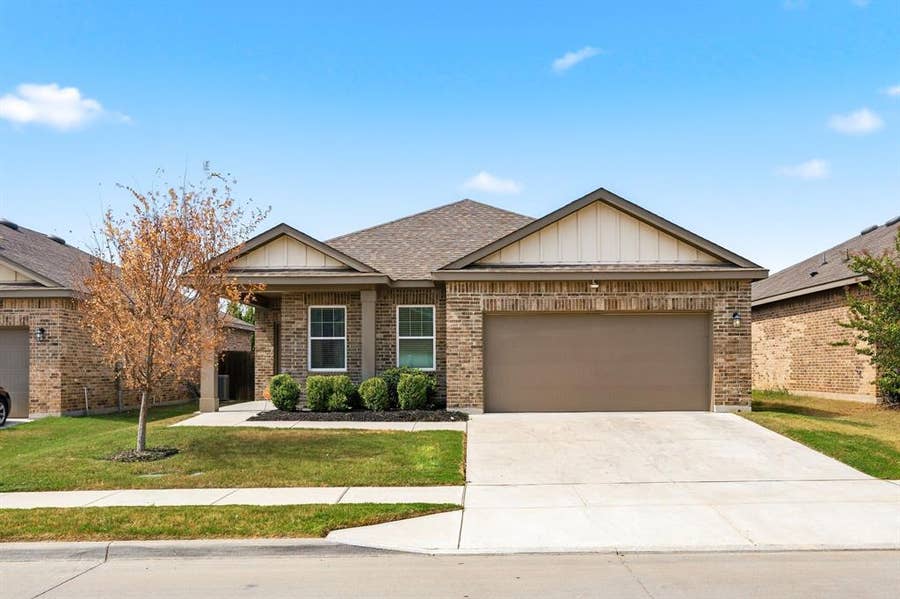 Property photo for 8405 Hawkview Drive, Fort Worth, TX