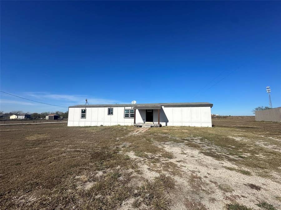 Property photo for 211 Alton Lane, Ennis, TX