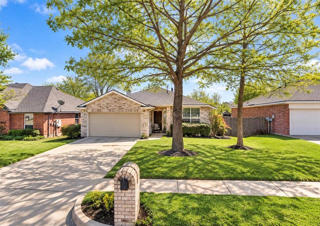 2704 Hilcroft Avenue, Denton, TX 76210 2704 Hilcroft Avenue, Denton, TX 76210